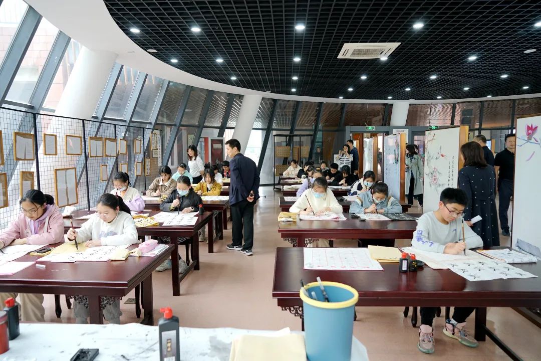174838pe156ht3c1588881.jpeg
