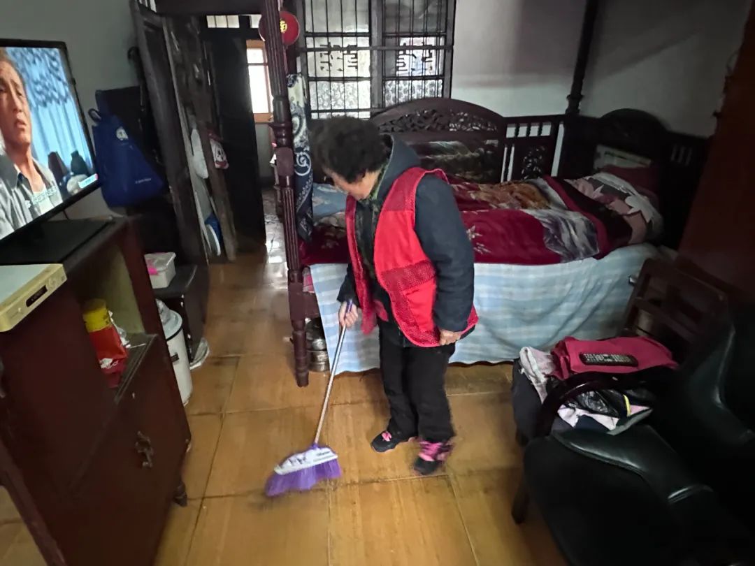 101228swkbgutwu94t1bed.jpeg