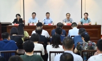 今天上午，海发集团召开干部送任会